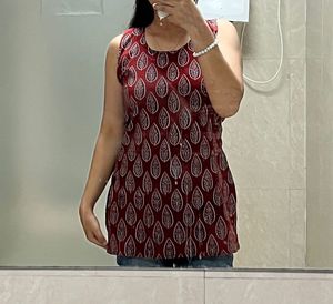 Maroon Leaf Print Sleeveless Kurta