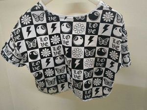 Black &amp; White Graphic Crop Top
