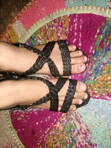 Stylish Black Woven heel