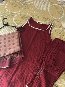 maroon 3 peice set