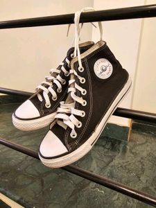 *SALE* Unisex Black High-Top Sneakers