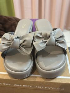 Carlton London Grey Bow Sandals