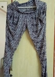 Black And White Printed Leggings With Pocket On Bo