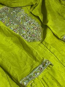 Embellished Kurta with Intricate Embroidery