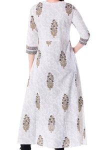 Khushal K Women Floral Print Cotton Blend Trail Cut Kurta