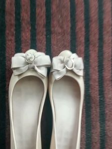 Elegant Ballet Flats with Bow Accent