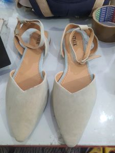 Unused Stylish Pointed Toe Ballet Flats