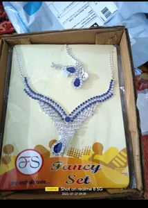 BRAND NEW** BEAUTIFUL Necklace Set