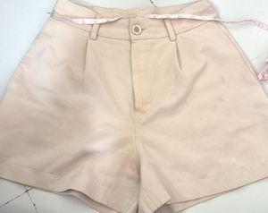 Chic High-Waisted Pleated Shorts27-30