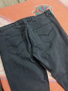 BLACK JEANS
