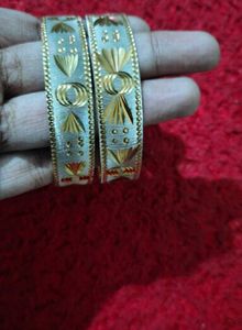 Beautifully Crafted Pair of Bangles