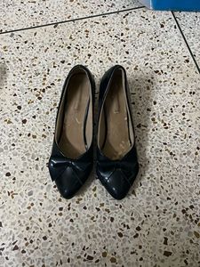 Chic Black Bow Heels