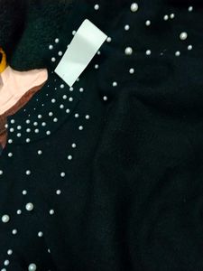 Chic Pearl Embellished Black Sweater