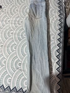 Light Wash Relaxed Fit Jeans