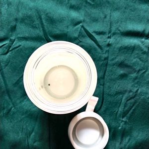 Stylish White Insulated Water Bottleand cups