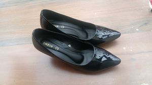 hot glossy Black Patent Pointed Toe Heels