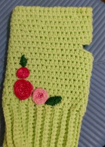 Crocheted hand warmer and spiral