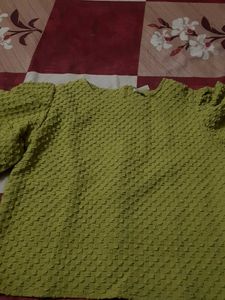 Combo Of Puffed Sleeve Top And Crop Tee