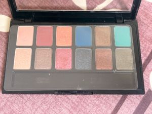 Lakme Absolute Spotlight Eyeshadow Palette