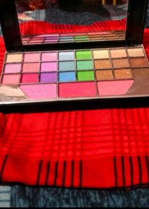 Combo Offer Just Herbs Eyeshadow Palette , T. Y. A