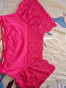 Chic Lace Trim Crop Top