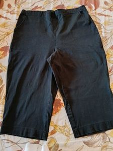 Comfortable Black Capris