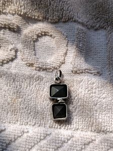 MAGNETIC GEMSTONE PENDANT