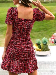 Brand New(Urbanic)Red Floral Gathered Sheath Dress