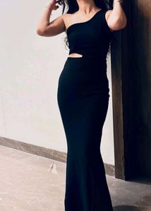 Elegant Black One-Shoulder Maxi Dress