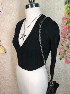 Chic Black Cropped Cardigan