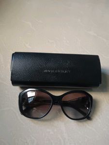 Burberry Sunglass with cover 100% authentic