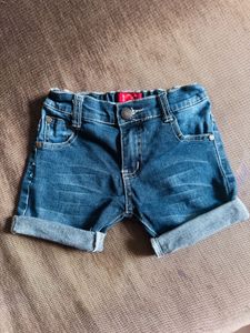 Levis Denim Shorts (4 years )