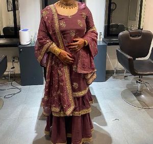 Elegant Embroidered Kurta Set L size