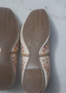 Embroidered Juttis - UK 6 Size