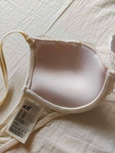 H&amp;M Elegant Lace Bra