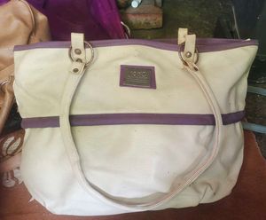 Elegant White Handbag – Stylish & Classy 🤍
