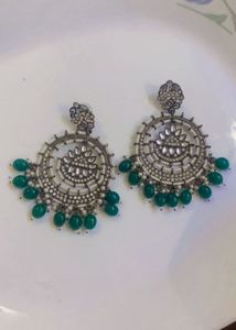 Elegant Emerald & Pearl Jhumka Earrings