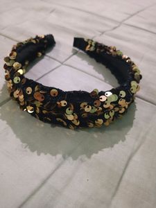 Black And Golden Combination Hairband Looking Good