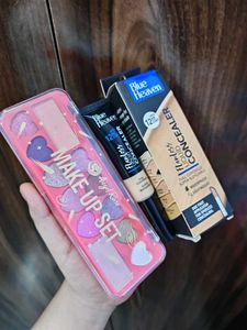 concealer and eyeshadow pallete combo