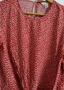 H&amp;M New Chic Red Ditsy Floral Tie-Front Blouse