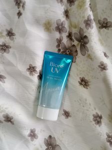 Biore UV Watery Essence Trendy Sunscreen