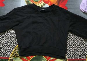 Black V-Neck Cropped Sweatshirt