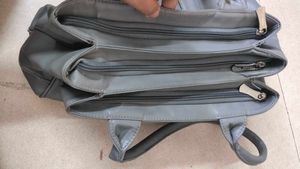 Stylish Grey Handbag 💅