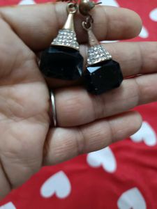 "Classic Black And Gold Sparkle Earrings"✨💫✨