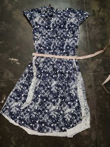 👗 Stylish Blue &amp; White Patterned Tie-Waist Dress