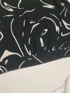 Black &amp; White Swirl Print Long Sleeve Top