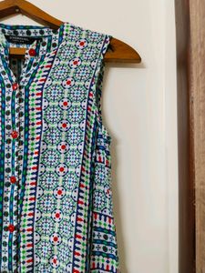 Sleeveless Multicolour Kurta (S) 💙❤️
