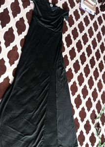 Elegant Off-Shoulder Black Maxi Dress