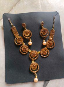 golden colour necklace set