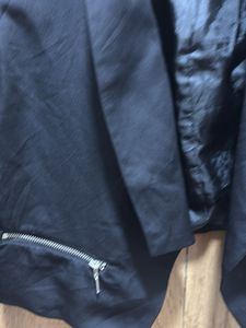 Chic Black Cropped Blazer